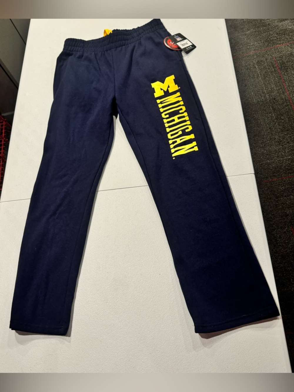 NWT COLOSSEUM brand Men’s Michigan Sweatpants Size MEDIUM Athletic Cozy Casual